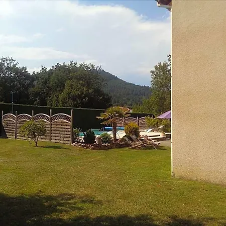 فندق Des Arrys Bas-en-Basset