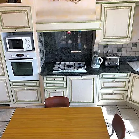 Des Arrys فندق Bas-en-Basset